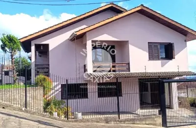 Bela casa 02 pavimentos - 03 dormitórios, localizado no bairro kayser.