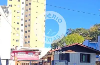 02 casas mistas- 04 dormitórios - localizada no bairro kayser.