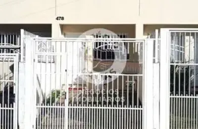 Sobrado triplex, semimobiliado com entrada individual - 02 dormitórios - localizado no bairro esplanada.