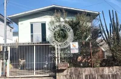 Casa 02 pavimentos - 03 dormitórios - localizado no jardim das hortências.