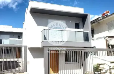 Sobrado entrada individual - 03 dormitórios, 01 sendo suíte - bairro ana rech, loteamento solar do prado.