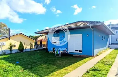 Bela casa semimobiliada 03 dormitórios, sendo 01 suíte  - localizada no bairro planalto rio branco.