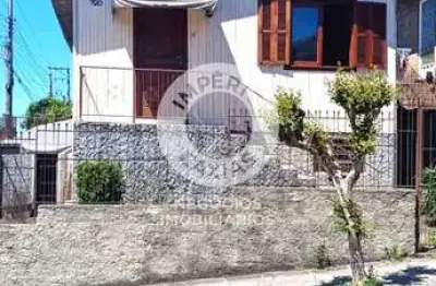 Casa mista 02 moradias - 04 dormitórios - localizado no bairro kayser - caxias do sul - rs.