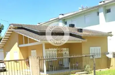 02 casas - 03 dormitórios, sendo 01 suíte - localizada no bairro planalto rio branco - caxias do sul.