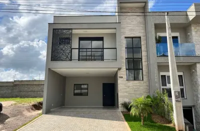 Sobrado alto padrão em condomínio fechado, 140m², 3 quartos e churrasqueira