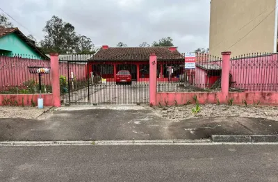 Casa com amplo terreno e suíte – rua sem saída no costeira