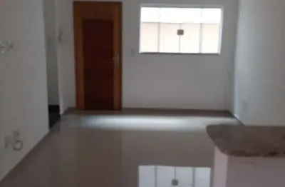 Casa em condomínio fechado com 02 suítes com 02 vagas de garagem na vila réré