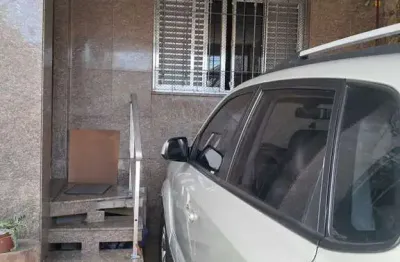 Casa com 04 dormitórios e com 02 vagas de  garagem na vila mafra
