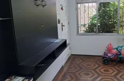 Casa com 04 dormitórios e com 02 vagas de  garagem na vila mafra