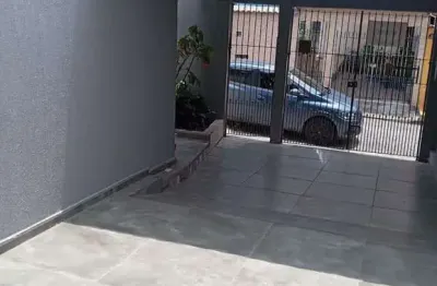 Casa com 03 dormitórios com 02 vagas de garagem no bairro jardim bonifácio