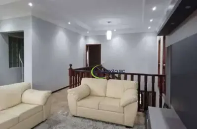 Sobrado em condomínio fechado com 5 dormitórios e 4 suítes e churrasqueira e vaga de garagem