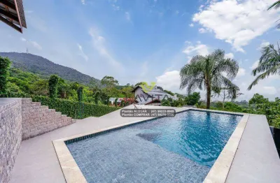 Casa a venda - 4 suítes - 7.920m² terreno - 550m² área construída- praia do estaleiro - balneário camboriú sc