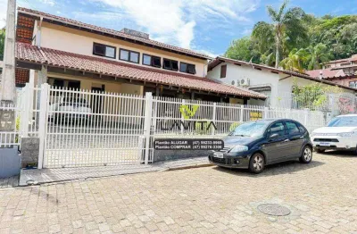 Ampla residência com 260m2 em terreno de 630m2 próxima à vila germânica por apenas r$ 1.300.000,00