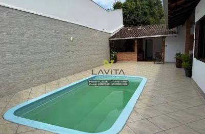 Belíssima residência com piscina no bairro ponta aguda