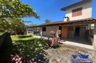 Casa de esquina, averbada, espaço para colocação de piscina, balneário barra do saí guaratuba