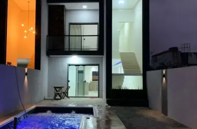 Excelente sobrado com piscina e  pertinho da praia !