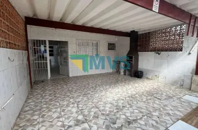 Casa para locação em Itanhaém-SP, bairro Gaivota: 2 quartos, 1 suíte, 1 sala, 2 banheiros, 2 vagas - 65m² de área.