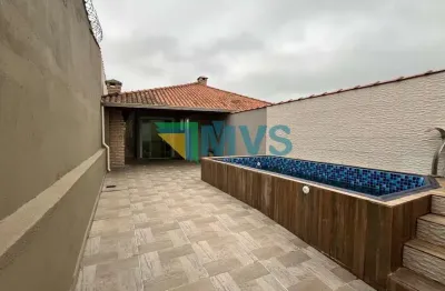 Imperdível oportunidade: Casa à venda em Itanhaém-SP, Jardim Jamaica! 2 quartos, 1 suíte, 2 salas, 3 vagas de garagem. 72m².