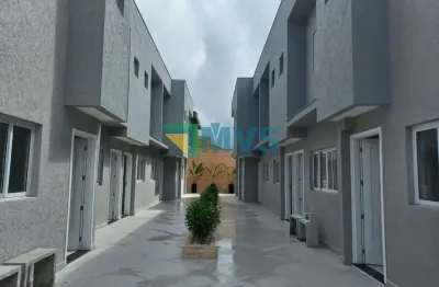 Casa em Condomínio à Venda em Suarão, Itanhaém-SP: 2 Quartos, 3 Banheiros, 82m² - Ótima Oportunidade!