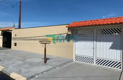 Imperdível casa à venda em Itanhaém-SP, Jardim Grandesp: 4 quartos, 2 suítes, 3 salas e 4 vagas!