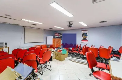 Conjunto comercial 441m², com 16 salas, 04 banheiros e refeitório - vende-se ou aluga-se