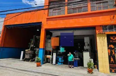 Prédio comercial com 1.770m², refeitório, vestiário e 05 banheiros - aluga-se no brás