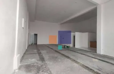 Loja a venda com 151m², 3 banheiros sendo 3 vagas -