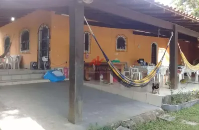 Otima casa 3 dormitórios num recanto de paz hà 5 minutos do centro da cidade - porteira fechada