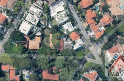 'já imaginou construir a casa dos seus sonhos no bairro mais valorizado da cidade de são paulo ?  terreno de 835m2 no jardim europa, próximo ao parque