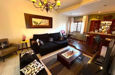 Casa com 5 quartos à venda na Vila Tênis Clube, Assis 