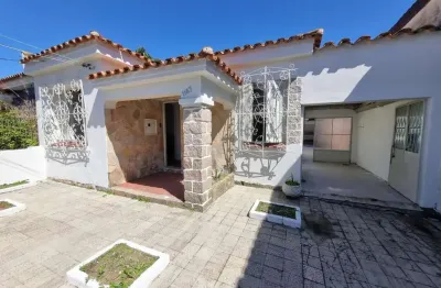 Casa para venda em pelotas, centro, 2 dormitórios, 2 banheiros, 2 vagas