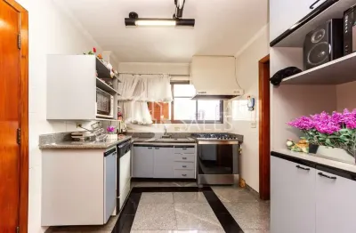 Apartamento com localização privilegiada na regente feijó
