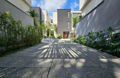 Casa em condomínio de alto padrão, 4 suítes,  4 vagas, piscina, churrasqueira no alto da boa vista