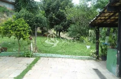 Casa assobradada à venda em itapevi-sp, condomínio nova são paulo: 3 quartos, 1 suíte, 2 salas, 5 banheiros, 6 vagas, 600m².