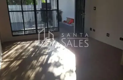 Aluguel de Casa Espaçosa na Vila Monte Alegre, São Paulo-SP: 2 Quartos, 1 Suíte, 1 Sala, 2 Banheiros, 2 Vagas, 330m².