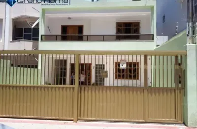 Casa com 4 quartos à venda na Rua Curitiba, Itapuã, Vila Velha