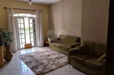 Sobrado com 3 quartos à venda em campo comprido - pr