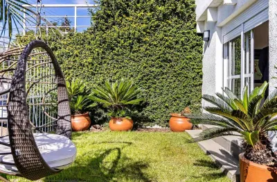 Casa em condomínio fechado com 2 quartos à venda na Rua Gustavo Schmidt, 592, Três Figueiras, Porto Alegre por R$ 1.799.000