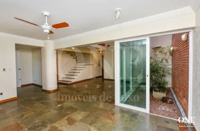 Casa em condomínio fechado com 3 quartos para alugar na rua matias josé bins, 320, três figueiras, porto alegre por r$ 7.990