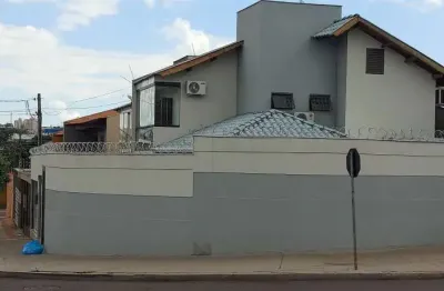 Sobrado a venda   240 m²  de construção ,terreno de 207 m²  jd.dos alpes