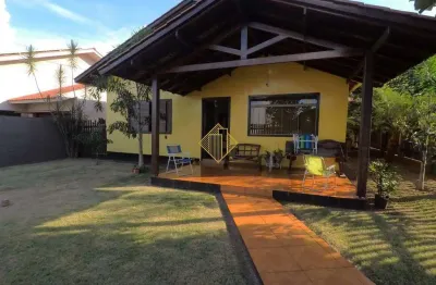 Casa de esquina no centro marechal candido rondon, próximo a prefeitura, colégio.