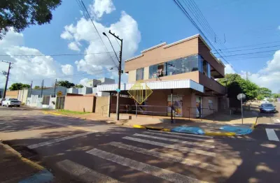 Sobrado a venda com piscina e sala comercial, excelente localização