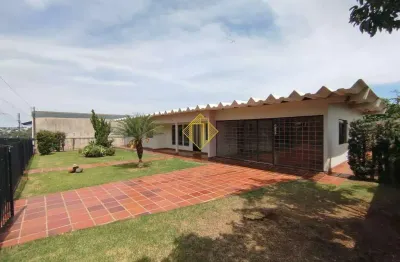 Casa disponível para locação 01 suíte + 03 quartos - centro toledo-paraná