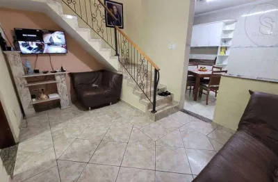 Vendo sobrado 03 dormitórios, sacada, quintal com área gourmet e 04 vagas de garagem, em ótima localização, próximo á mercado, farmácia, pet shop, escola e comércio em geral.