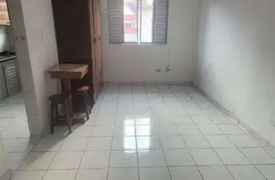 Alugo kitnet com garagem a uma quadra da praia do boqueirão no boqueirão