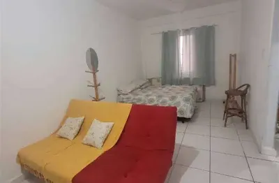 Alugo kitnet térreo mobiliado com garagem a uma quadra da praia do boqueirão no boqueirão