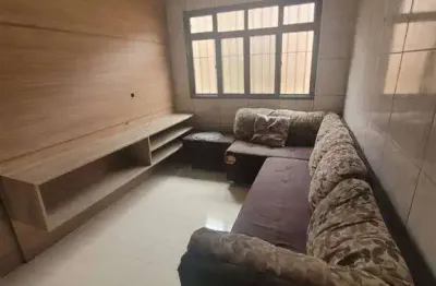 Alugo apartamento térreo á 500 metros da praia, 01 dormitório com garagem na aviação
