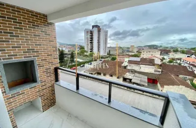 Apto com 62 m² com 2 quartos sendo 1 suíte semimobiliado.