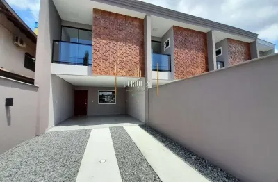 Sobrado de excelente acabamento no comasa com 3quartos sendo 1 suíte.