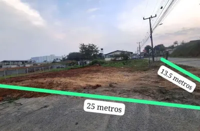 Terreno plano com 337m², medindo 13.5m x 25m no loteamento são joaquim.